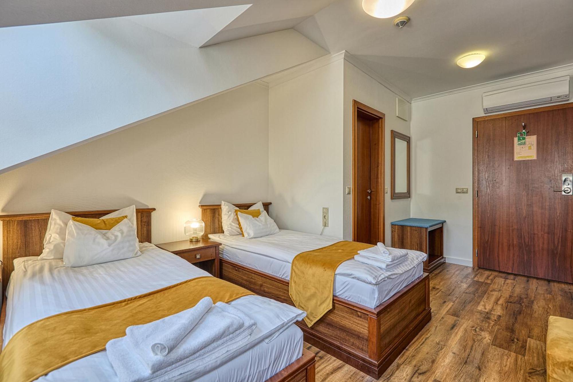 Hotel Bassiana Es Etterem Sarvar