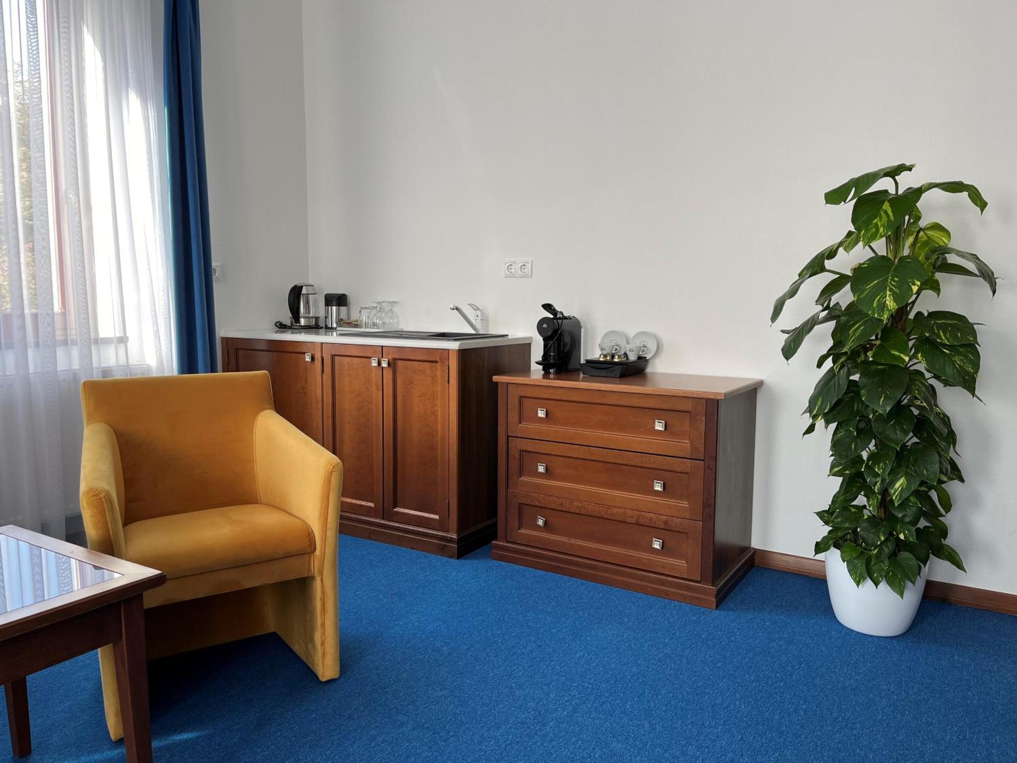 Bassiana Es Etterem Hotel 4*