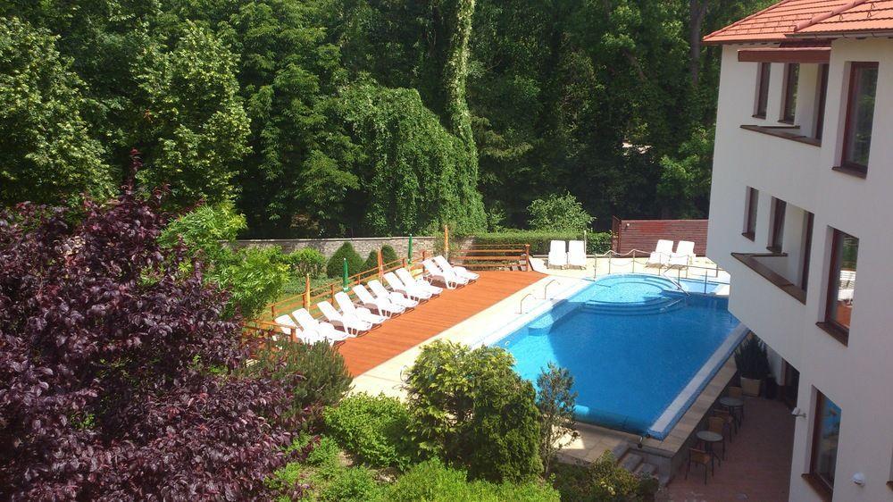Hotel Bassiana Es Etterem